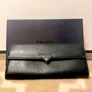 🎊Prada 🎊Saffiano Leather Long Wallet!Used Condition w/“Tons” of life left🎊!